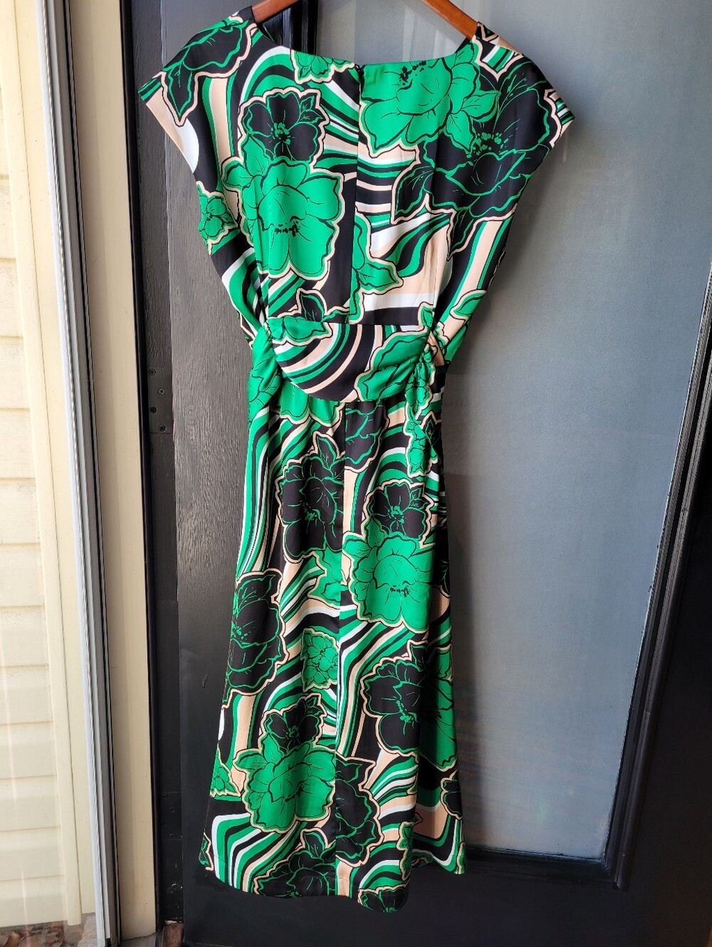 Anne Klein Vidya Bold Green Black Bloom Satin Midi Dress Size Medium Belted - Picture 3 of 8